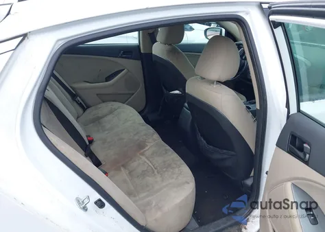 2015 Kia Optima Lx z USA, uszkodzony, nr VIN 5XXGM4A77FG457398